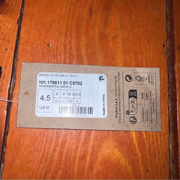 ***NWT*** Diadora White & Neon Yellow Soccer Cleats - Picture 8 of 9